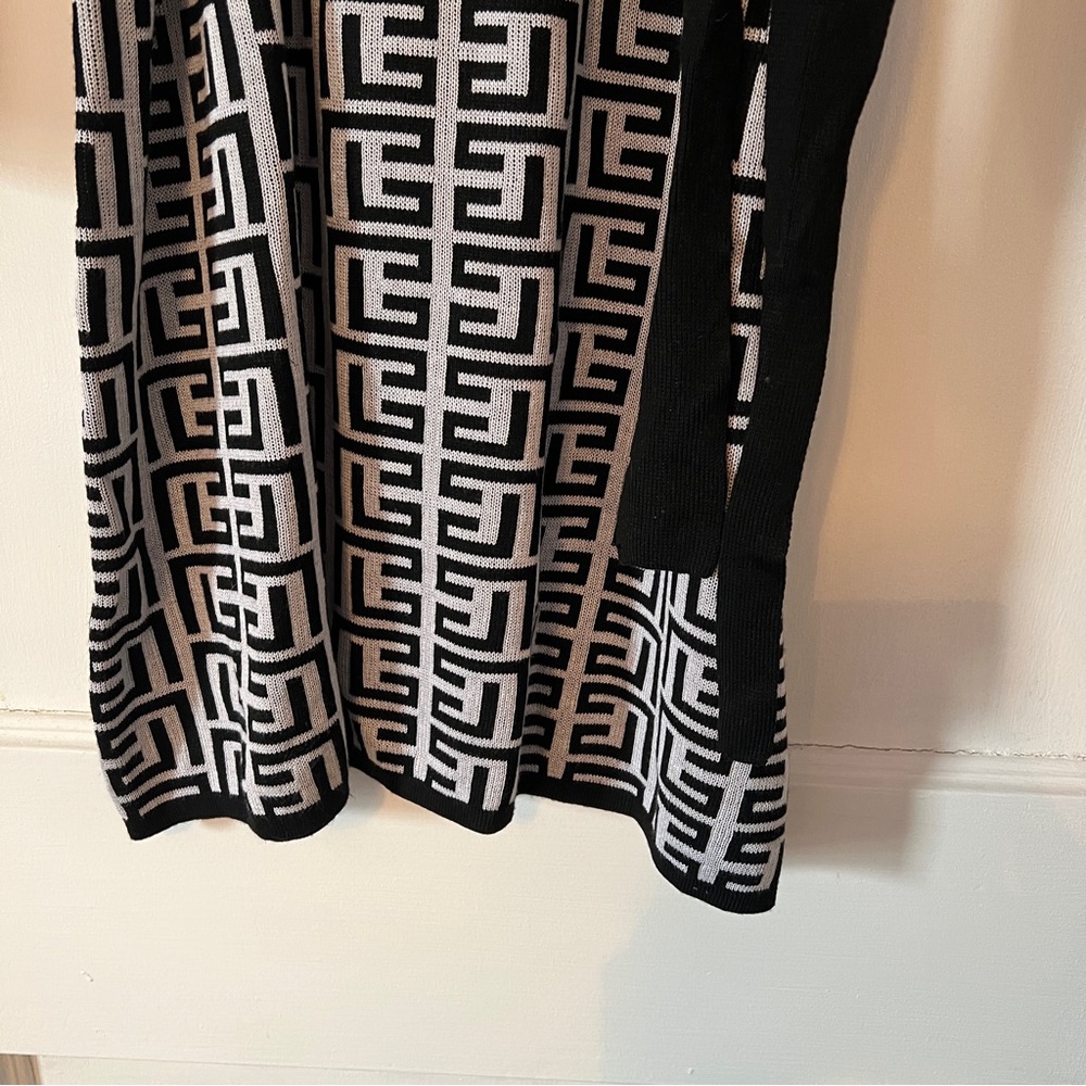 Love Scarlett Geometric Faux Wrap
Dress XL NWT - Picture 5 of 10